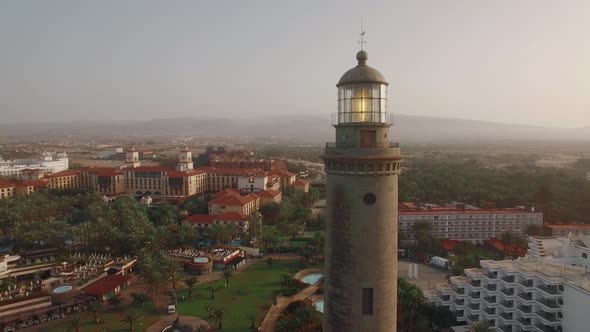 Maspalomas Lighthouse in Tourist Town, Gran Canaria alt
