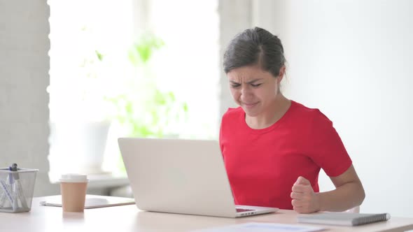 Frustrated Angry Indian Woman Tring to Work in Office alt