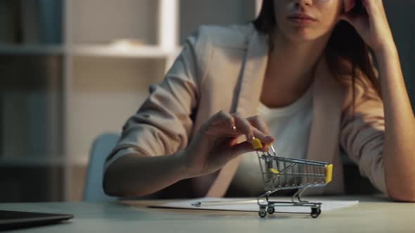 Online Shopping Pandemic Goods Delivery alt