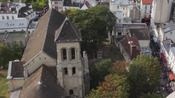 Tilt view of Paris from the Basilica of the Sacred Heart (Sacré-Coeur) in Montmartre Paris alt
