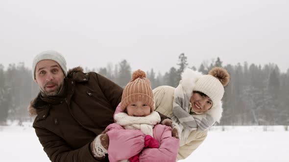 Fun Family Portrait in Winter Park alt