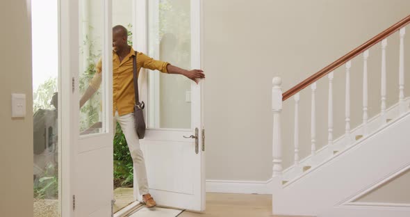 Two generation family entering their house alt