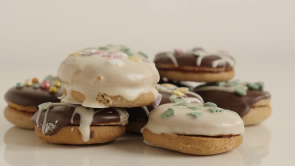 Tilting over  cookies with sprinkles  close-up 4K 2160p 30fps UltraHD footage - Stuffed sweets on wh alt