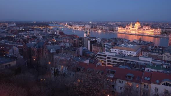 Timelapse of Budapest at dusk