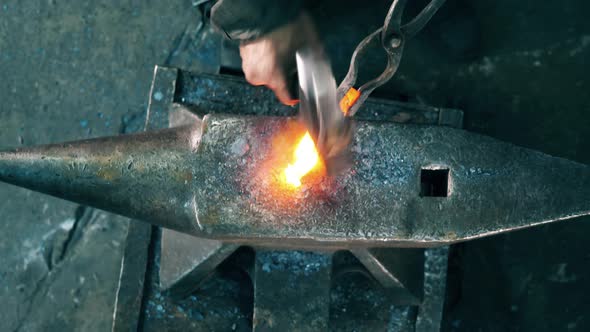 Top View of the Anvil and the Tool Getting Hammered alt
