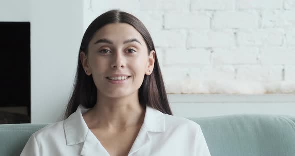 Working From Home or Distant Chatting with Friends Using Zoom alt