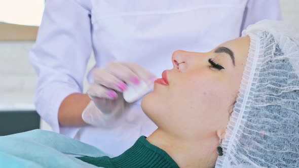 Lip Injection Plastic Surgery alt