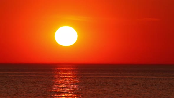 Beautiful Golden Sunset on the Sea in the Form of a Timelapse alt