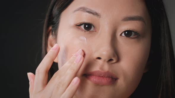 Skin Moisturizing Concept alt