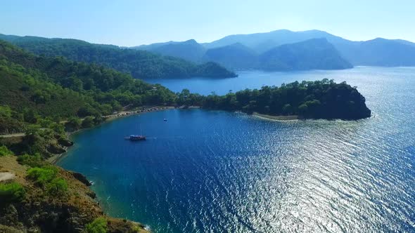 Holiday And Boat alt