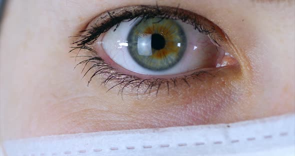 Portrait of a Close Up Woman Surgeon, Doctor With Mask Ready for Operation in Hospital or Clinic alt