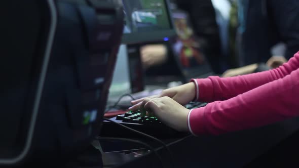 Young Gamers Play On E Sports Competitions alt