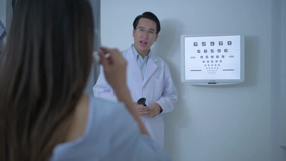 Optical shop concept. The ophthalmologist is measuring the customer's eyes. 4k Resolution. alt