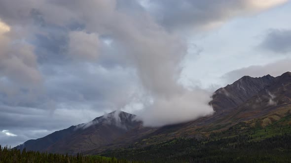 Time Lapse. Beautiful View of Canadian Nature with Mountains and Clouds alt