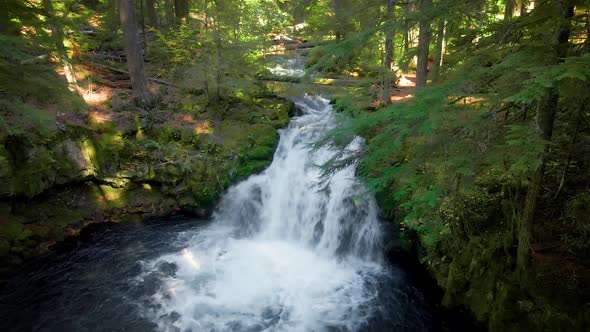 Aerial shot of the beautiful White Horse Falls in Oregon, USA. alt