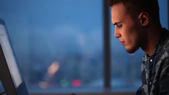 Late in the Evening in the Office alt