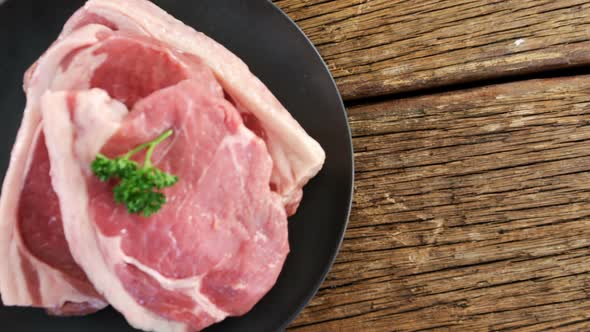 Sirloin chop in black plate alt