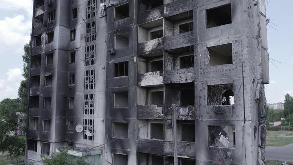 War in Ukraine Multistorey Destroyed Building alt