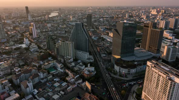 Bangkok business district city center above Samyan area and traffic, day to night – Time Lapse