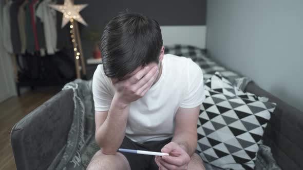 I Am Far to Young to Be a Father alt