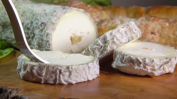 Goat Cheese with Blue-grey Mould alt