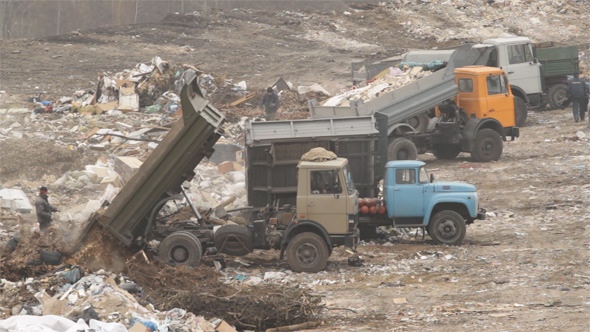 Garbage Machines on a Dump