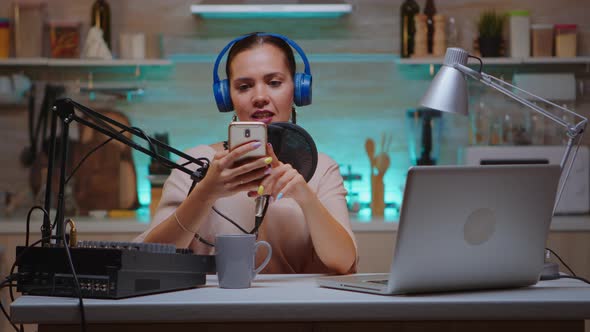 New Media Star Using Smartphone alt