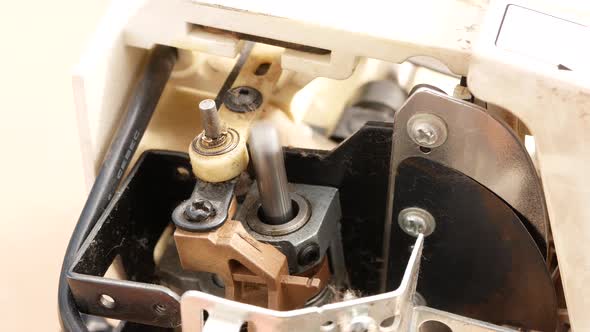 Mechanism With Linear Movement Of The Spindle. alt