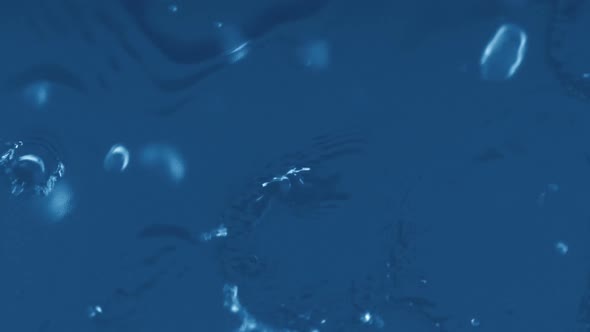 Heavy rain on window glass, Slow Motion alt