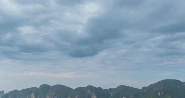 Time Lapse of Day Clouds Over the Wonderful Bay of Phi Phi Island Landscape with Boats. Andaman Sea alt