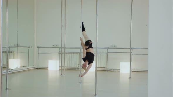 Improbable pole dancer makes a split while hangs upside