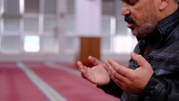 Muslim Praying Mosque alt