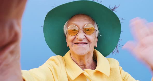 Funny grandmother moments alt