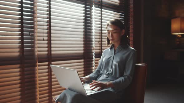Portrait of Young Asian Business Lady Working on Laptop alt