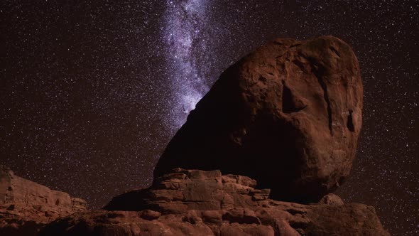Amazing Milky Way Over Monument Valley alt