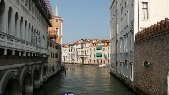 Water taxi and boats in Venice alt