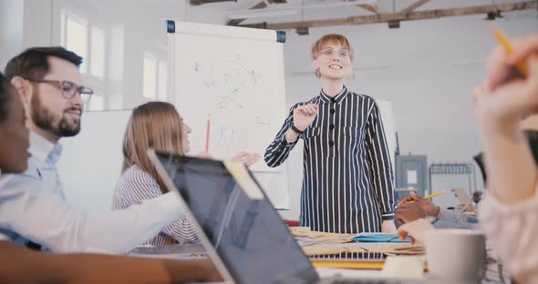 Beautiful Young Confident Caucasian Business Coach Woman Speaking at Multiethnic Healthy Office alt