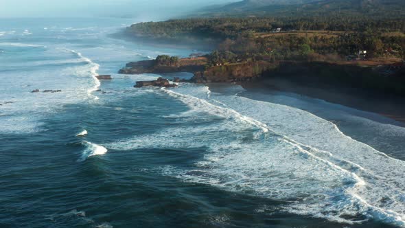 Large waves on a tropical coastline