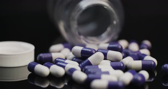 Medical Tablets and Pills, Pharmaceutical Industry Healthcare Medicaments Capsules Rotating alt