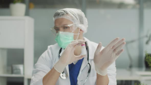 An Experienced Doctor Forbids Vaccination with This Drug Because of Its Unproven Effectiveness alt