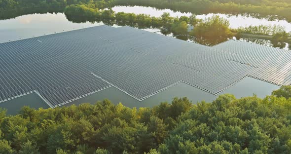 Panorama View the Environmentaly Friendly Energy with Solar Cell Platform System on the Lake alt