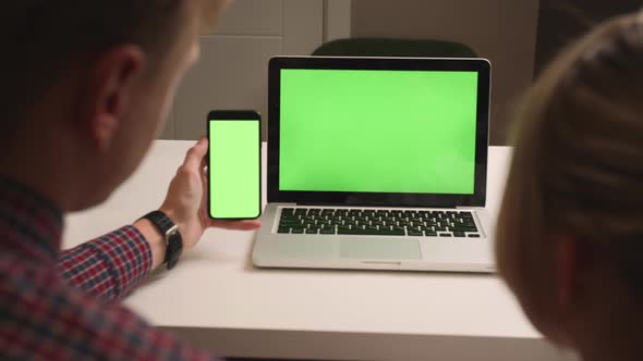 Close Up Couple Woman and Man Using Laptop and Phone Green Screen Chromakey alt