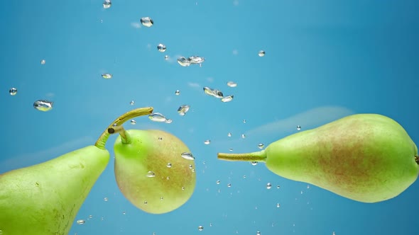 Yellow Pears Floats in Water alt