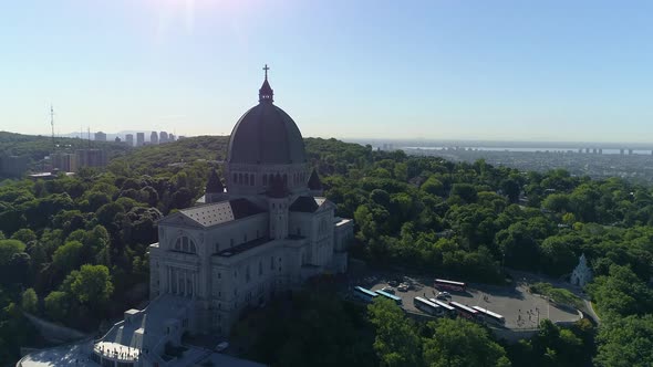 Aerial of Saint Joseph's Oratory, in Montreal alt