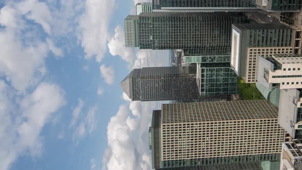 Vertical Video Timelapse Video of Canary Wharf London alt
