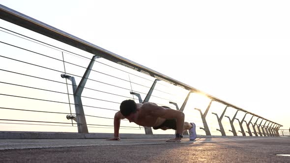 Strong Sportsman with Muscular Torso Do Pushups Outdoor Keep Fit alt