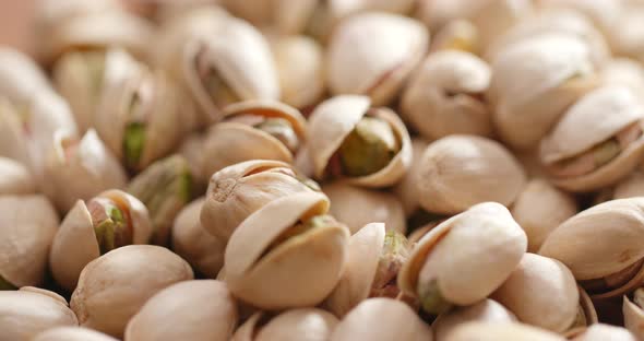 Roasted pistachios rotating  alt