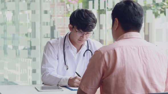 Medical consultation in the hospital alt