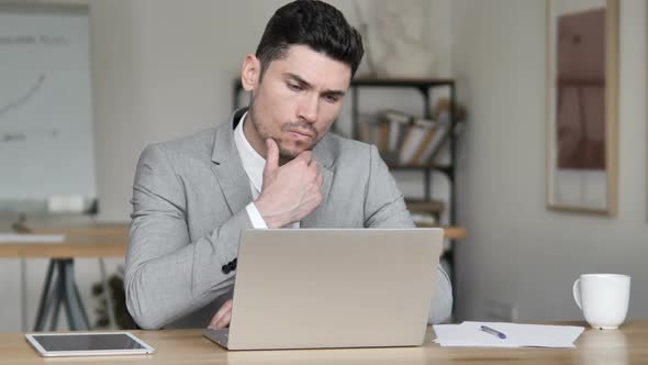 Businessman Busy Working in Office alt