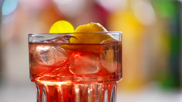Glass of Negroni Quickly Rotates alt